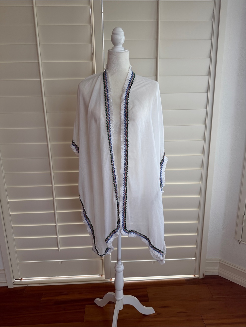 Mudd White Open-Front Embroidered Trim Kimono OS